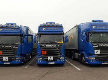 omlesztett-kipperes-aruszallitas-01