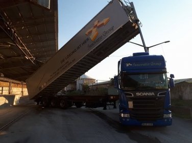 omlesztett-kipperes-aruszallitas-02