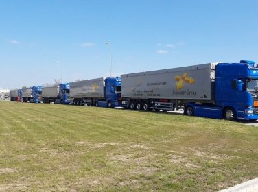 omlesztett-kipperes-aruszallitas-03